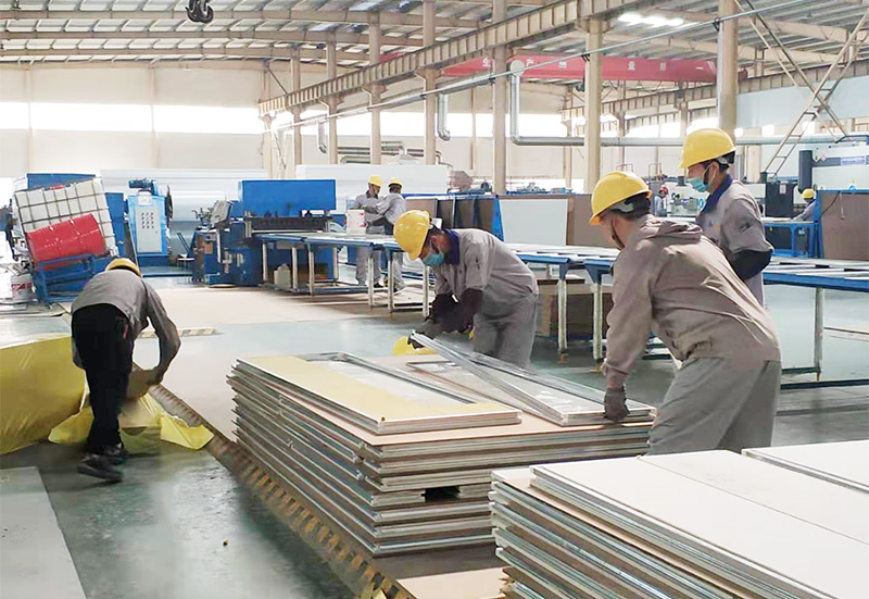 In-house prefabricated cleanroom panel manufacturing