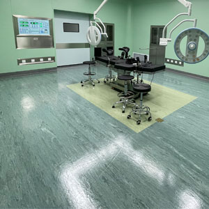 Hospitals PVC flooring, with plastic flooring in operating rooms and patient wards, featuring wear-resistant, anti-slip, and antibacterial properties.